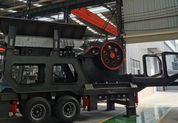 Мобильная щековая дробилка PЕ600х900